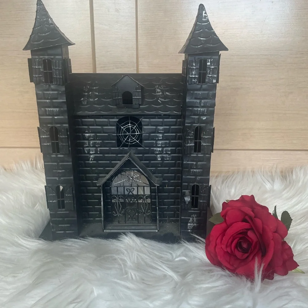 Rare VTG Halloween 2006 Target Medium Tin Haunted House